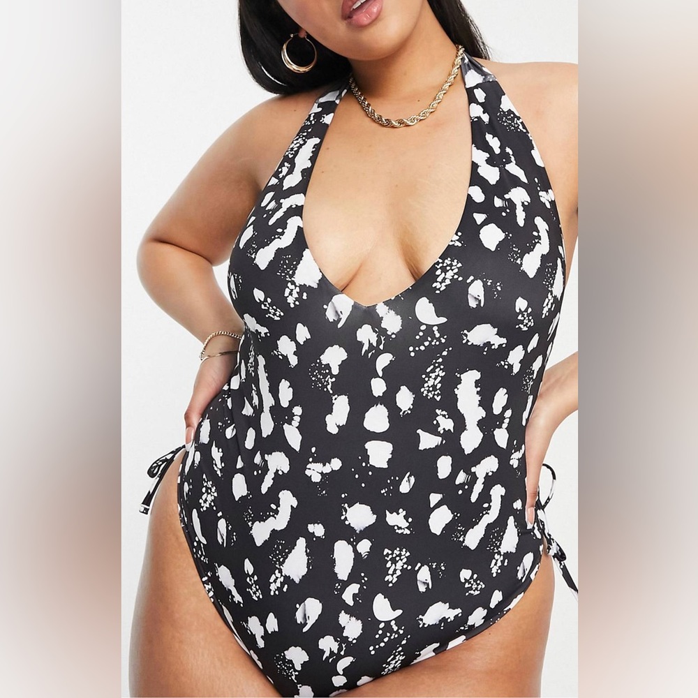 CUTE SWIMSUIT